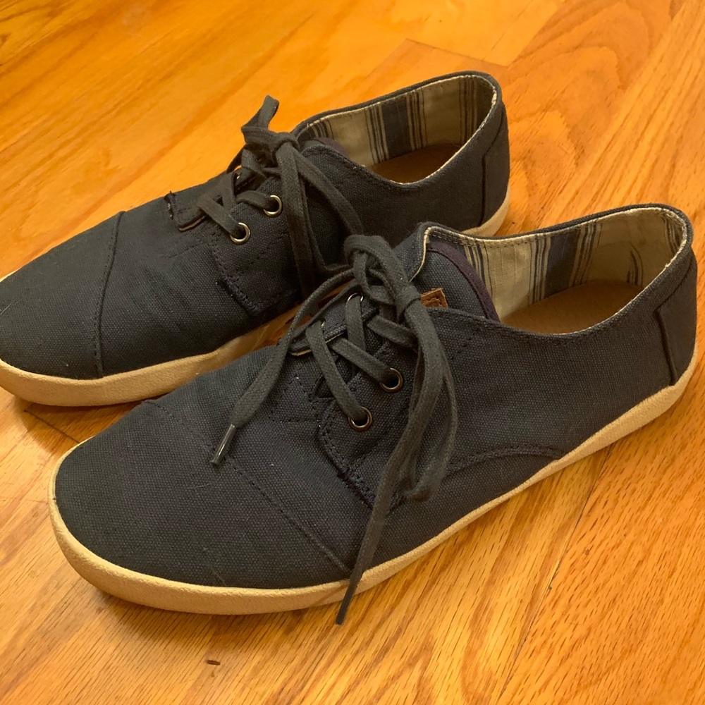 Lace up Toms